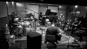 Tony Pulizzi In The Studio Dionne Warwick Christmas Album Session