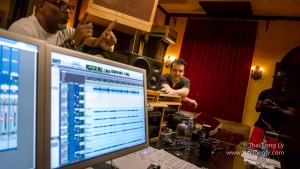Tony Pulizzi Mixdown In The Studio Dionne Warwick Christmas Album Session