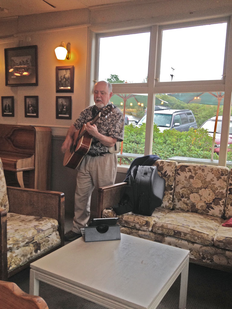 David Pierce Moutere Inn New Zealand With Voyage Air Guitar David Pierce Moutere Inn New Zealand With Voyage Air Guitar