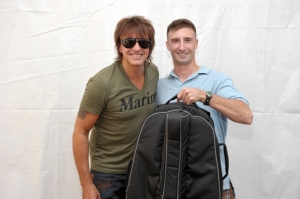 Richie+Sambora+Donates+Guitars+Marines+Camp+0p Q 2pPnv8l
