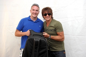 Richie+Sambora+Donates+Guitars+Marines+Camp+Yy9DJ8a0AXLl