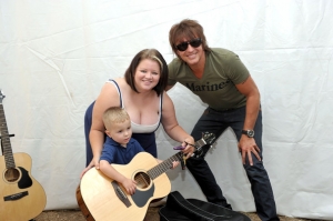 Richie+Sambora+Donates+Guitars+Marines+Camp+z8sFwuGebZjl