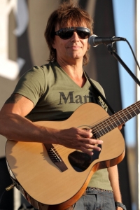 Richie+Sambora+Donates+Guitars+Marines+OnStage