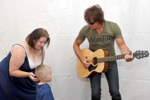 Richie+Sambora+Donates+Guitars+Marines+Tacy+Watson+Logan+Watson2