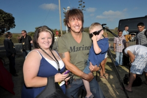 Richie+Sambora+Donates+Guitars+Marines+Tacy+Watson+Logan+Watson3