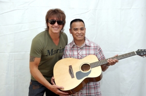 Richie+Sambora+Donates+Guitars+Marines+Wendell Tabios
