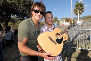 Richie+Sambora+Donates+Guitars+Marines+Wendell Tabios2