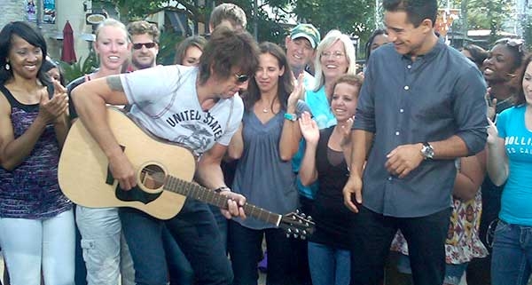 Richie Sambora on the TV show EXTRA with one of the Voyage-Air guitars he will personally give to some Marines at Camp Pendleton Marine Base on Friday, August 19th.