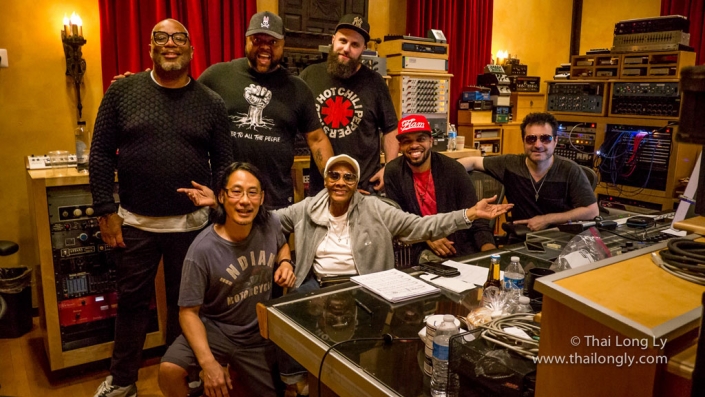 (L to R) Top Row : Kenneth Crouch (Piano), Damon Elliot (Producer) and Dmitry Gorodetsky (Bass) Bottom Row: Thai Long Ly (Engineer) , Dionne Warwick, Donald Barrett (Drums / Musical Director), and Tony Pulizzi (Guitar)