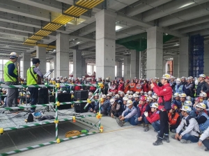 Young Min Yoo Worker Performance 2